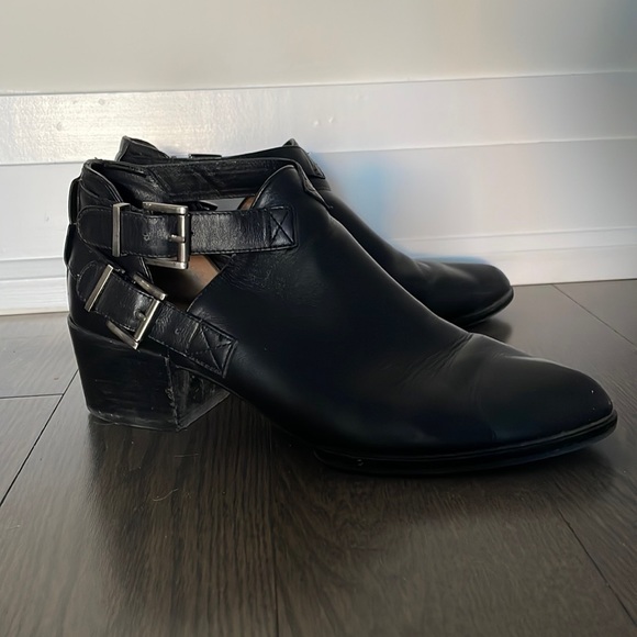 SENSO leather ankle booties with buckles - Picture 7 of 7